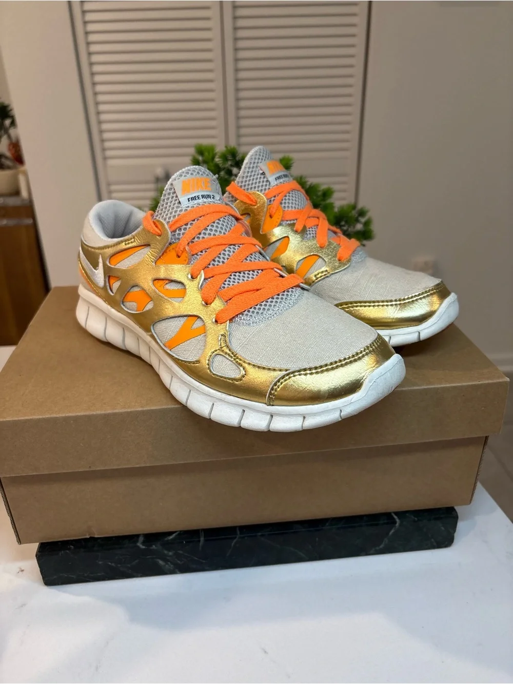 Nike Free Run 2 Gold Chrome Rare Running Shoes , Women’s size 8.5
